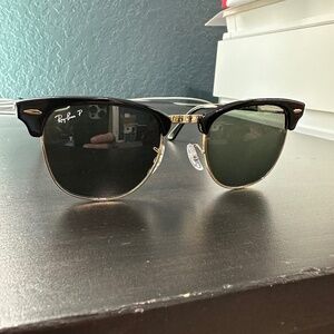 Ray-Ban Clubmaster Classic Polarized Polished black on gold